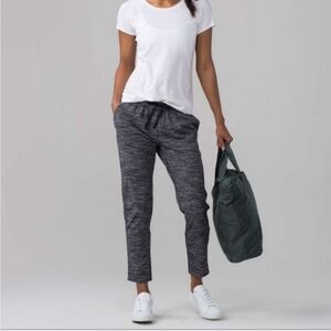 EUC lululemon Jet Crop Pants/ Joggers Heather Grey Size 6